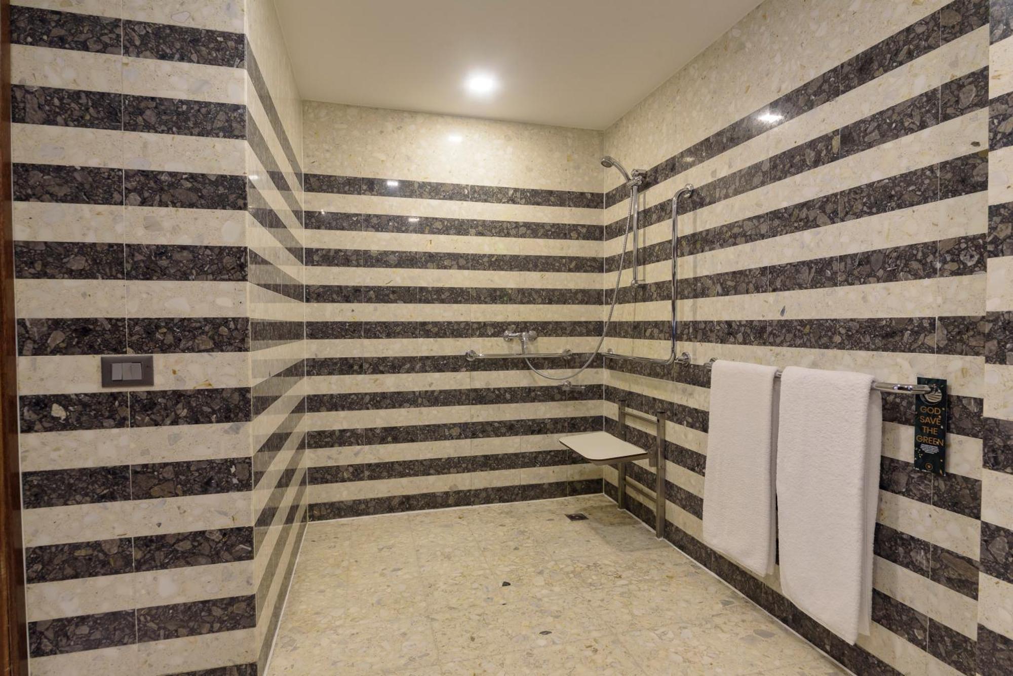 Royal Tulip Brasilia Alvorada Hotel Cameră foto A shower